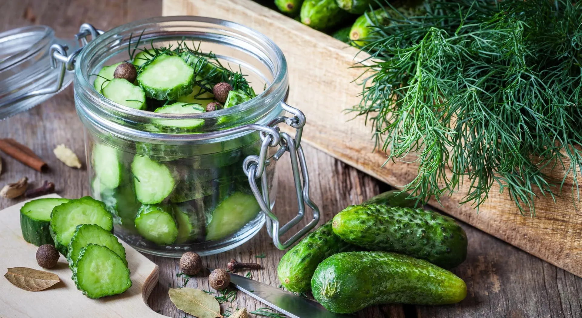 Cucumbers: how to choose them, cook them and preserve them